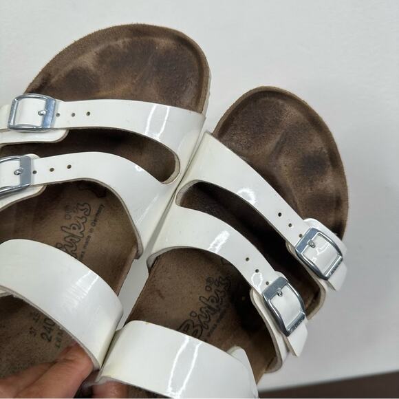 Birki’s Birkenstock White Patent 3 Strap Buckle Slide Sandals Size 37 US 6 - Picture 4 of 10